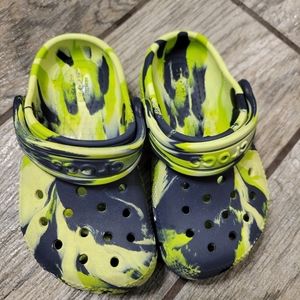 Toddler Crocs Marbled (Navy & Green) 7